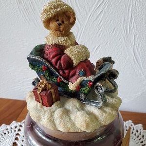 Boyds Bears Accents - Boyd's Bear Christmas Sleigh Yankee Candle Topper Boyds Bears Accents - Boyd's Bear Christmas Sleigh Yankee Candle Topper